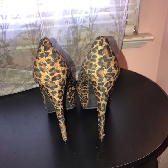 Cheetah print heels - Picture 4 of 4